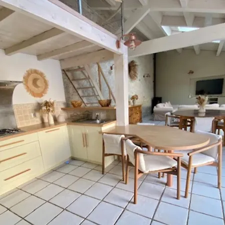 Charming House With Pool 10 Min From La Rochelle *