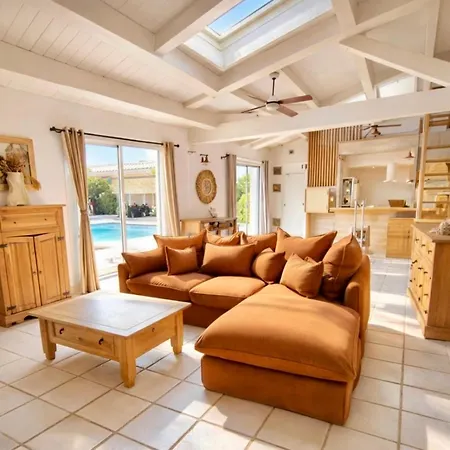 Charming House With Pool 10 Min From La Rochelle