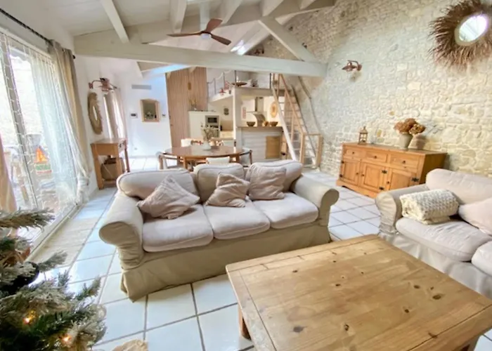 Charming House With Pool 10 Min From La Rochelle