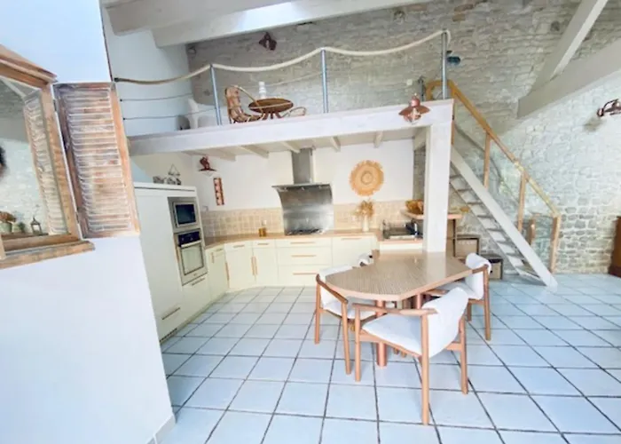 Charming House With Pool 10 Min From La Rochelle *