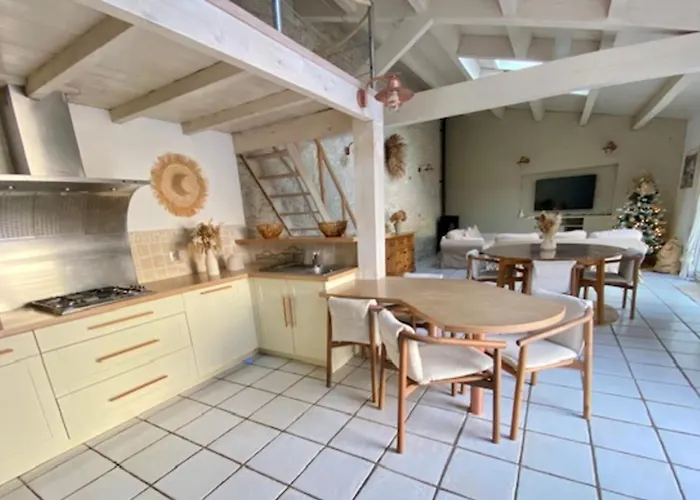 Charming House With Pool 10 Min From La Rochelle *