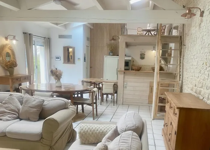 Charming House With Pool 10 Min From La Rochelle